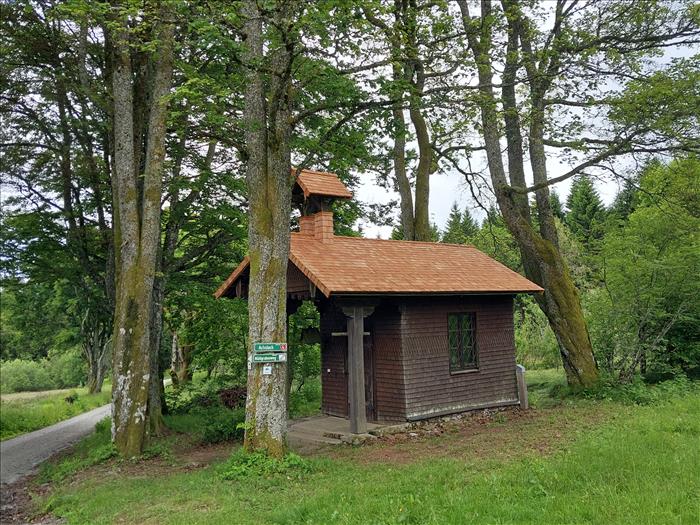 2024_Bayerische Staatsforsten - Kapelle mit Laerchenschindeln Oedwies bei Achslach